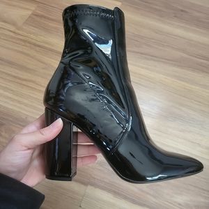 NWOT Aldo ankle latex black boot s 7.5/ Aldo botte à la cheville en latex gr 7.5